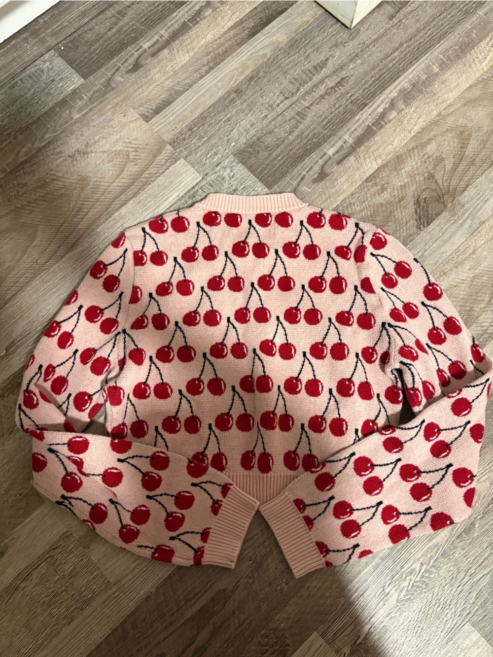 United Colors of Benetton Cropped Pink Cherry-Print Crewneck Sweater Small - Picture 5 of 5